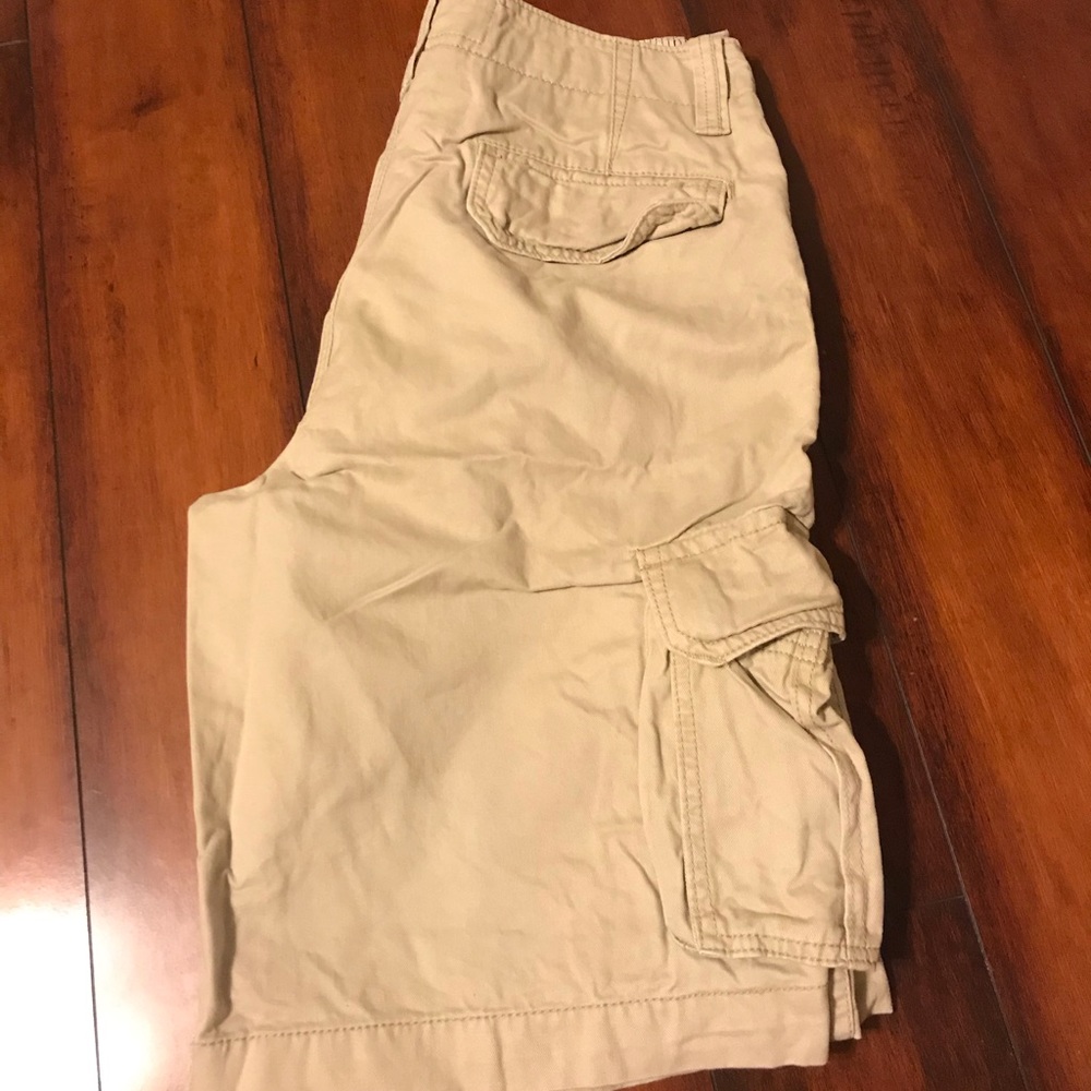 Aeropostale men’s size 33 cargo khaki shorts